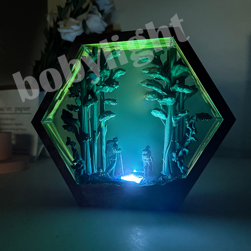 Resin Artist - Wandelaar Figuur Tafel Harslamp Regenwoud Wandelen