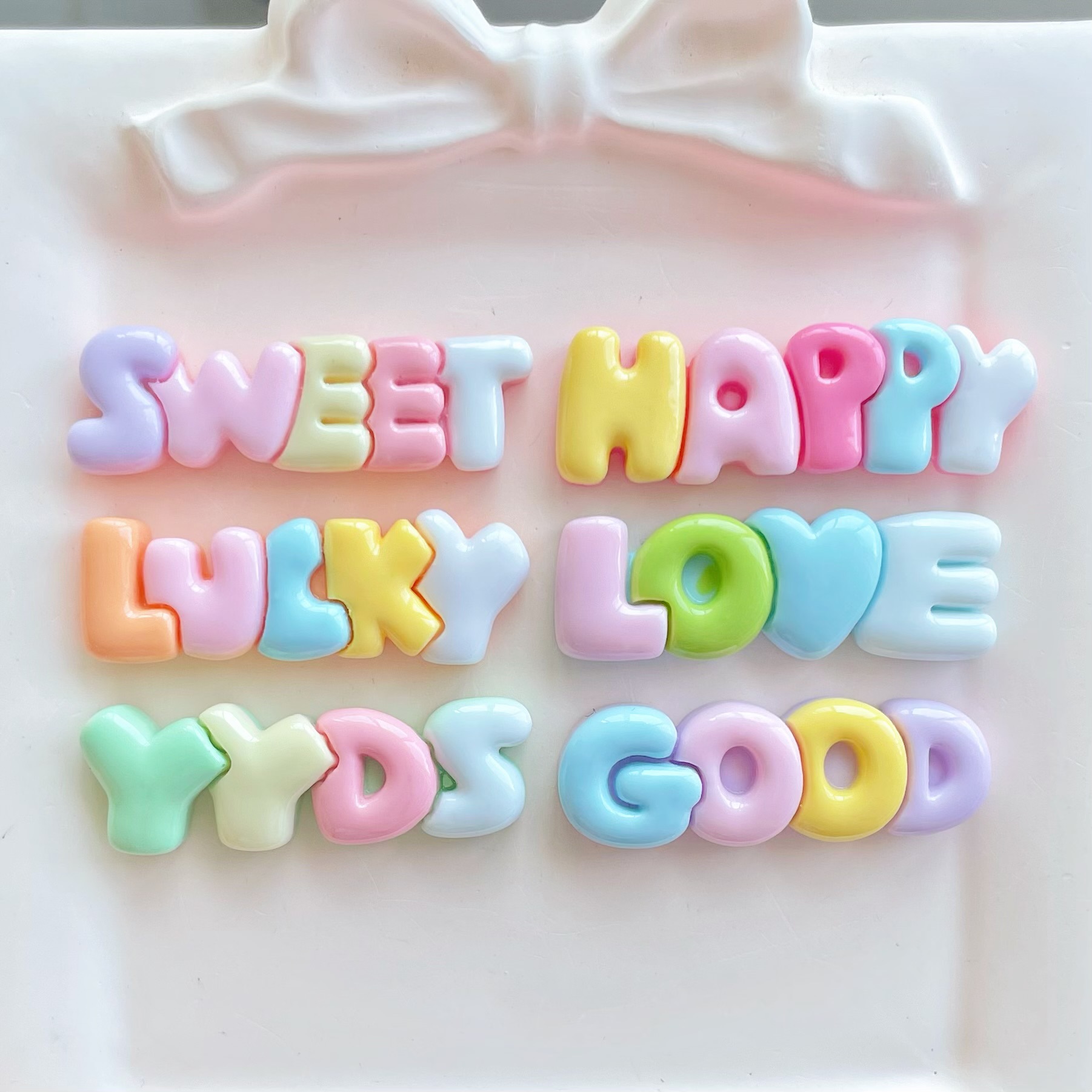 10-30 Stuks Kleur Letter Plana - Resin Art Letter Keychain recensie en prijs