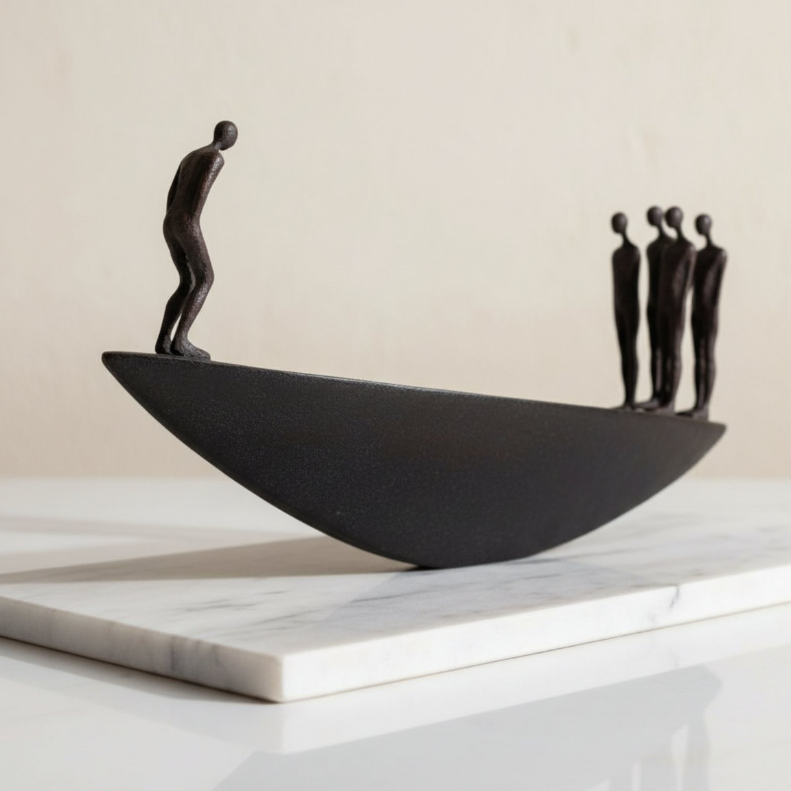 Modern hars zeilboot standbeel - Resin Artist recensie en prijs
